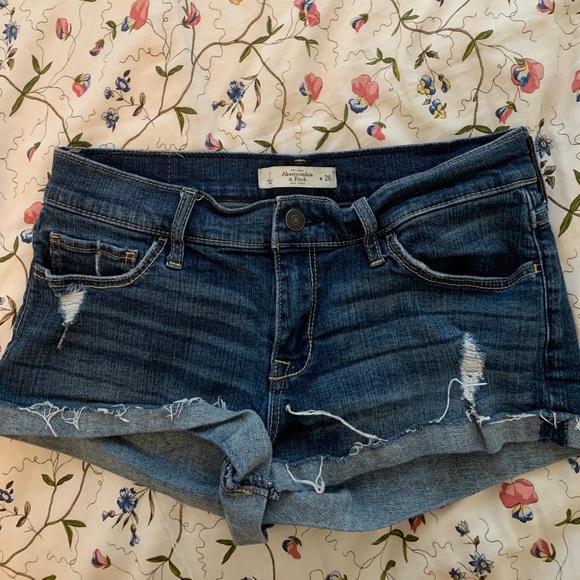 Low-rise dark wash Abercrombie & Fitch Jean shorts - Picture 1 of 3